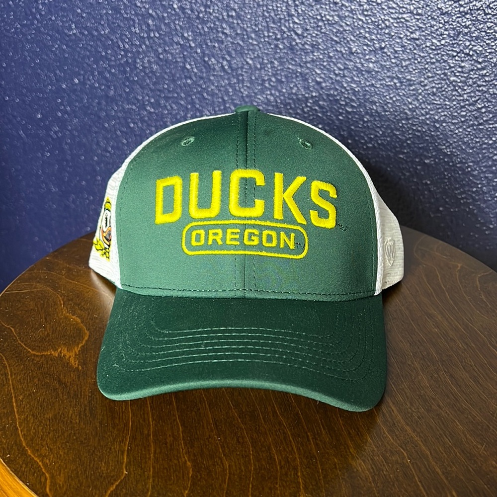 Brand new Oregon ducks adjustable hat